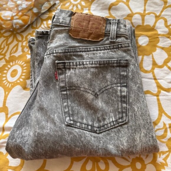 1980s Levi's 501 Button-Fly Straight-Leg Black Acid Wash Jeans Sz 30x36 Uni-Sex - Picture 14 of 15